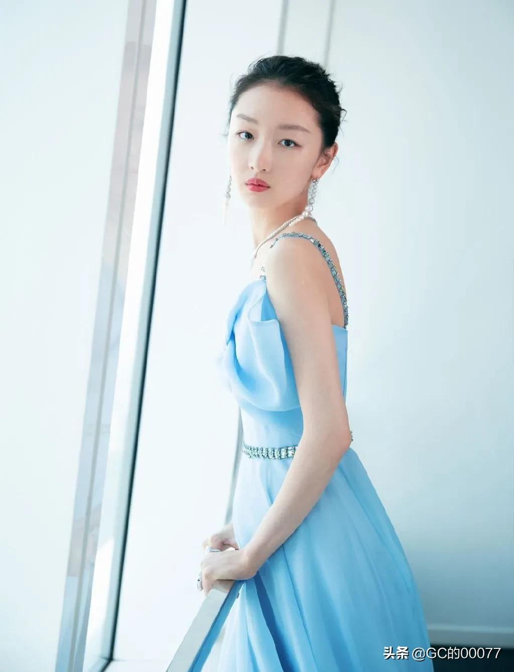 明星图片周冬雨