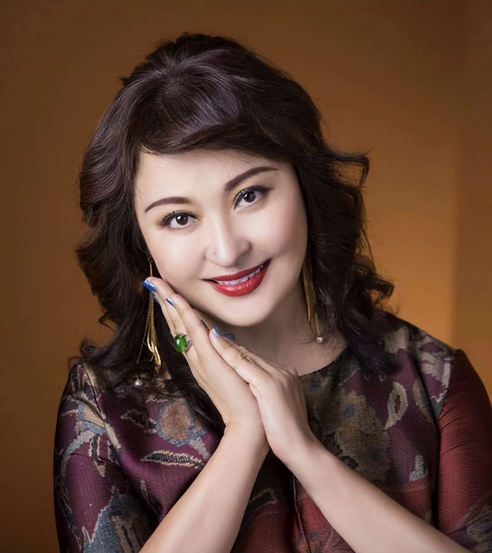 《雪山飞狐》过去32年,胡斐3段婚姻,程灵素离婚,苗人凤消失了