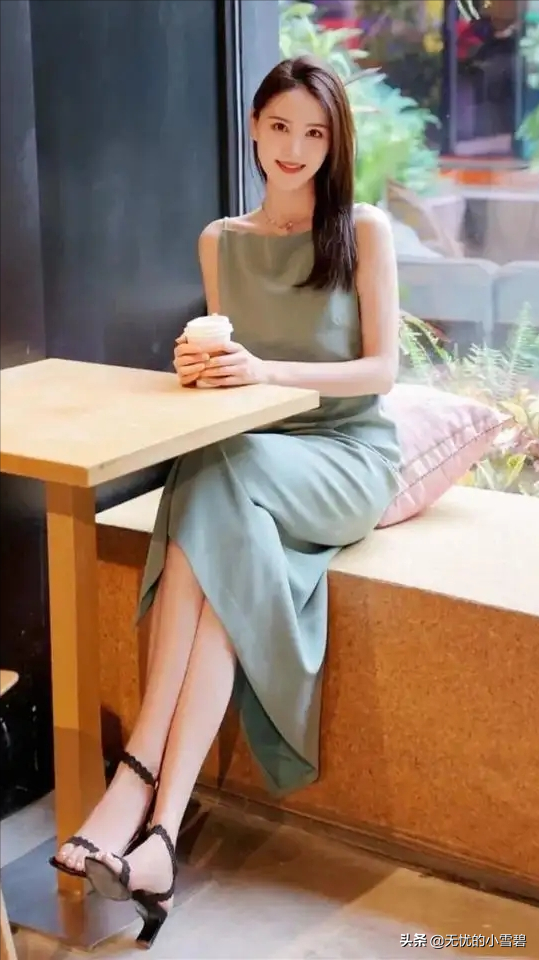 新一代的央视女神李丹儿，她是主持界的颜值天花板