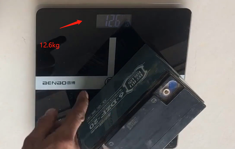 电动车换电池需要注意什么？如何识别电池真假？老师傅全部告诉你