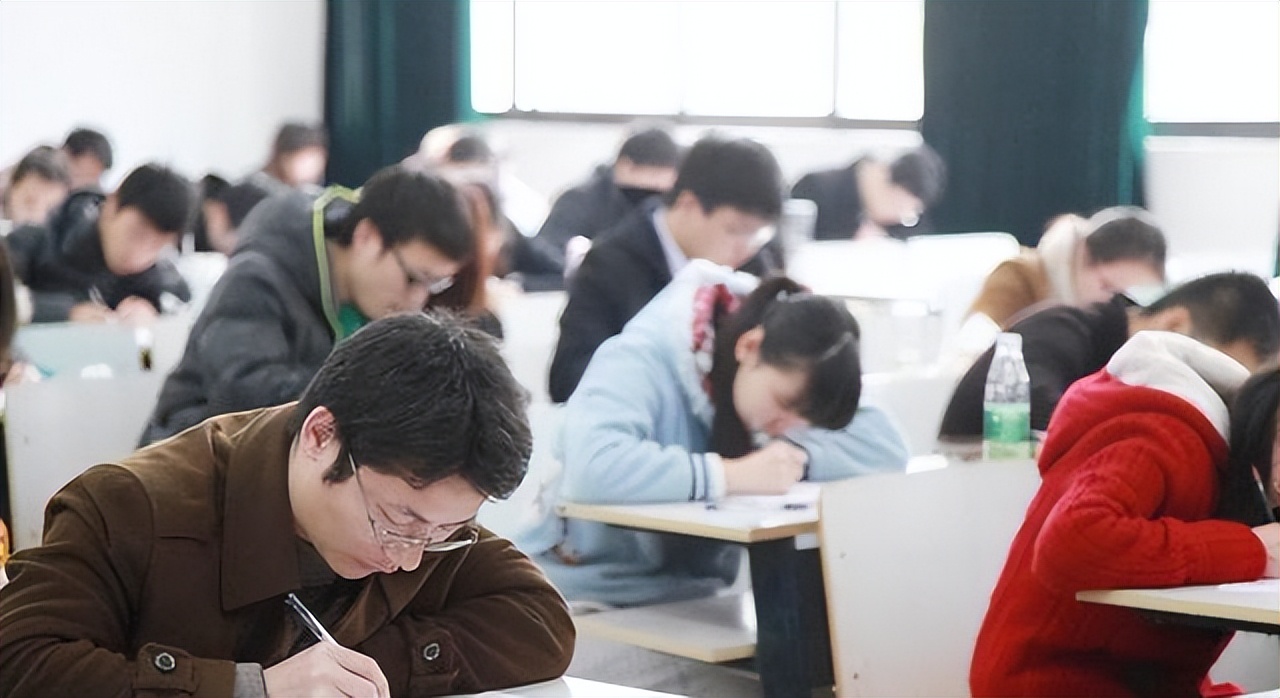 大学生村官好考吗（比省考更容易的三个公务员考试）