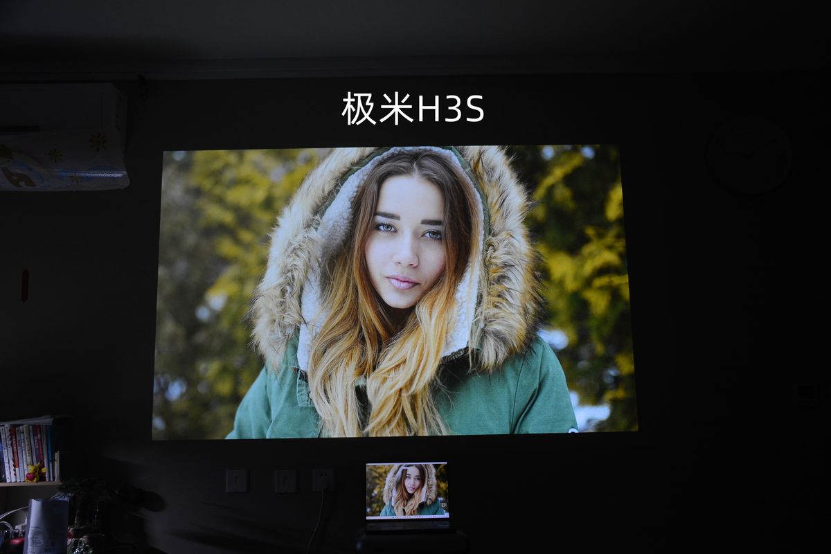 坚果智慧墙O1Pro对比极米H3S，2分钟告诉你为什么选超短焦投影仪