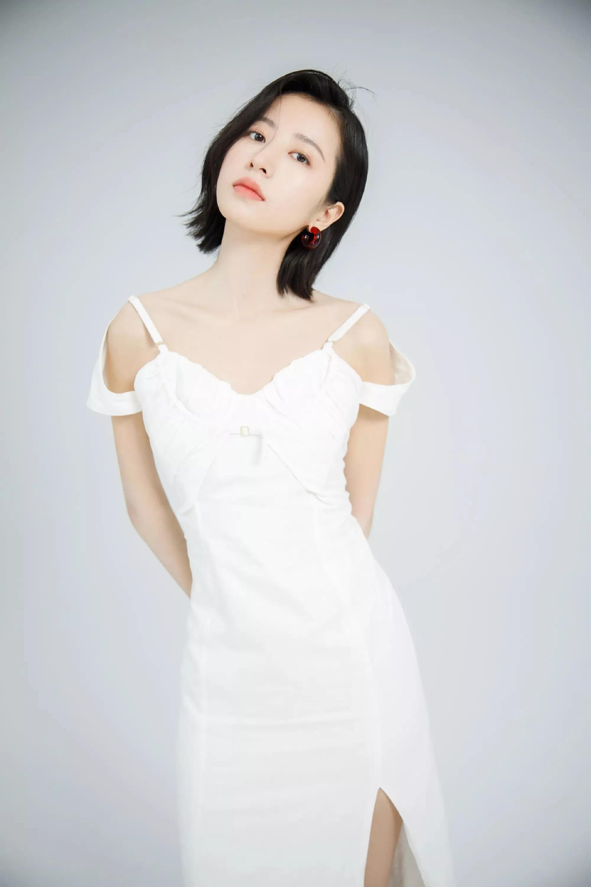 周雨彤：温婉大方，气质优雅，唯美迷人