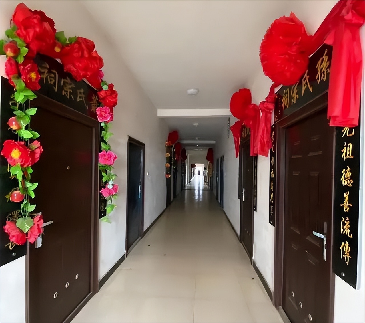25万买的房子不住，专门用来放置骨灰盒，邻居发现要报警，合理吗