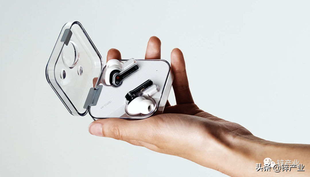 说苹果无聊的那个男人，做了一部手机