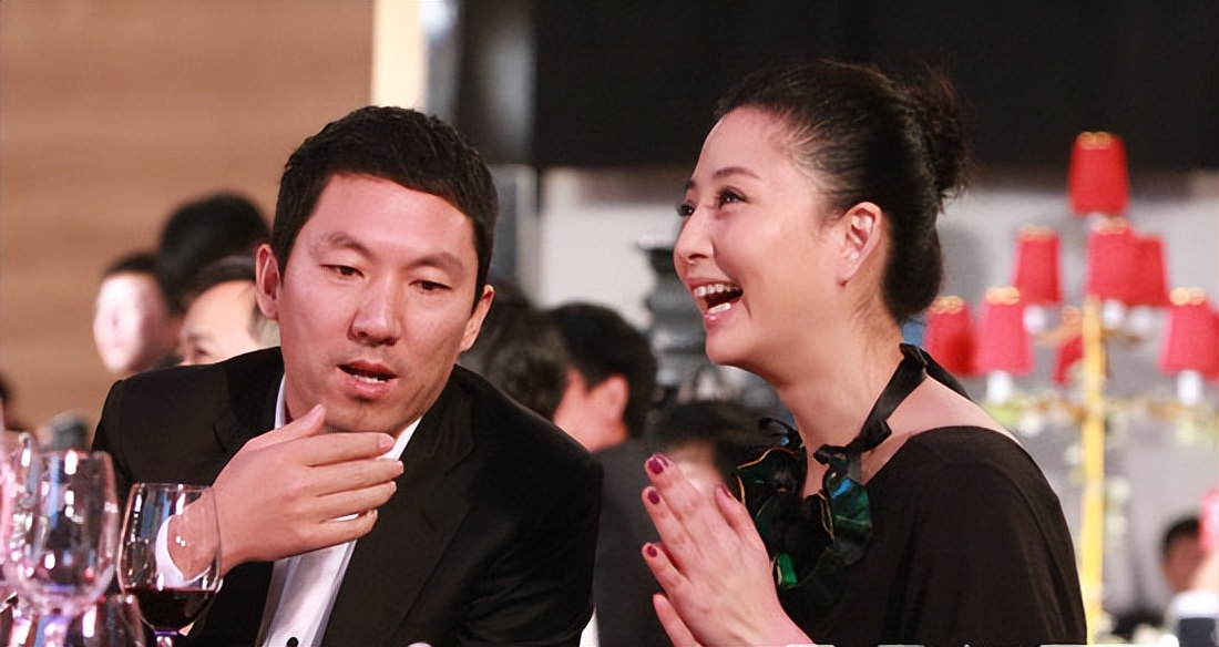 前夫入狱10年，与李金羽无疾而终，“水蜜桃”殷桃如今怎样了？