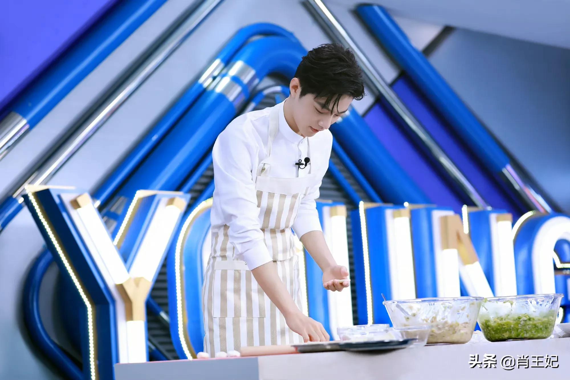 桃桃的一组生图,肖战的眼睛真好看,灵气逼人鲜花与少年绝配