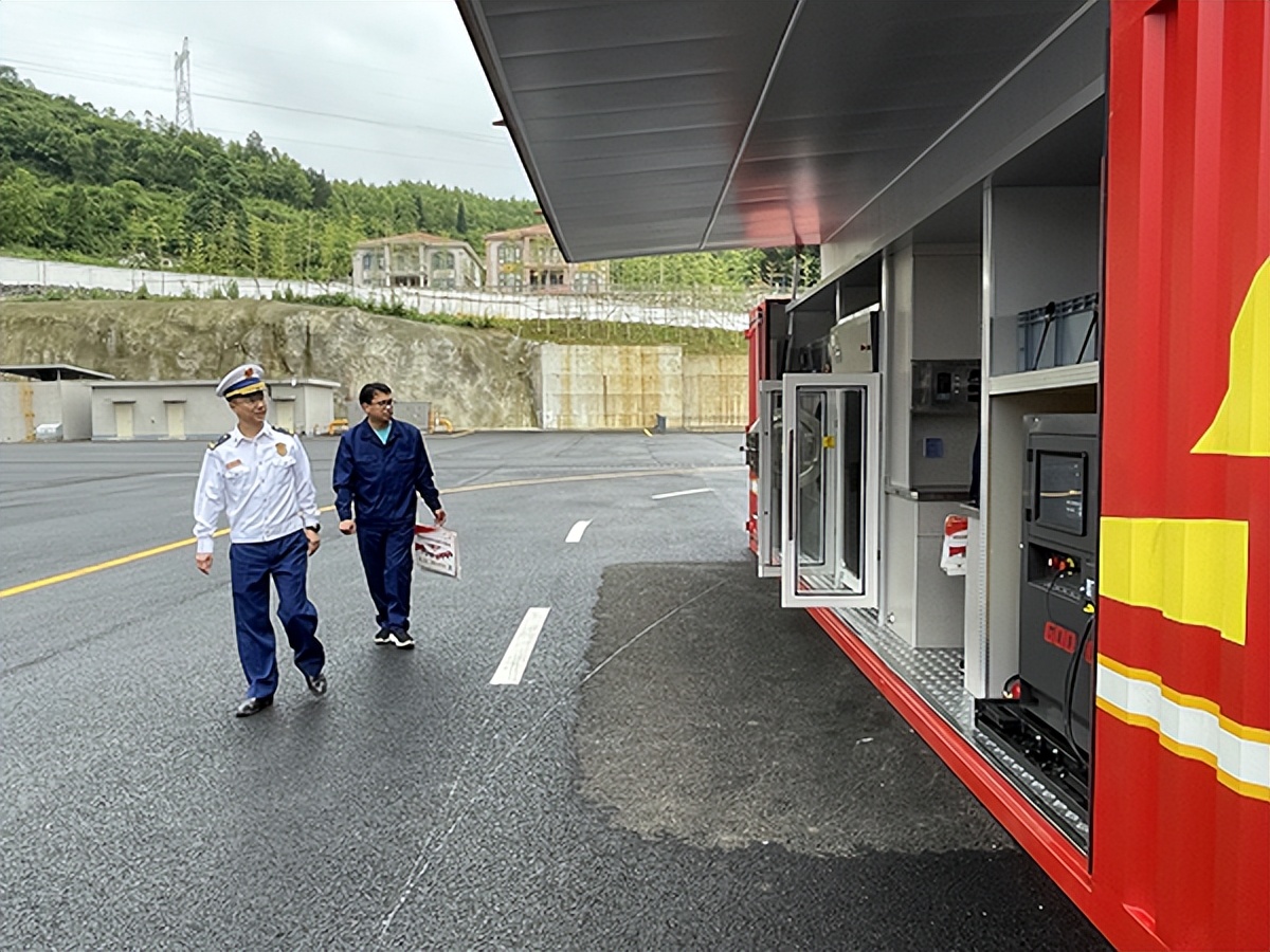 森源鸿马“1+N”智能方舱在贵州省消防救援后勤工作会议现场获赞