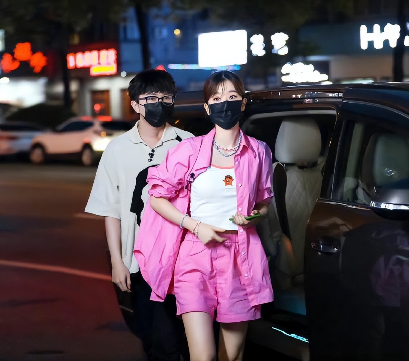 王心凌张天爱乔欣撞衫，同款衣服美感不同，气质差距大