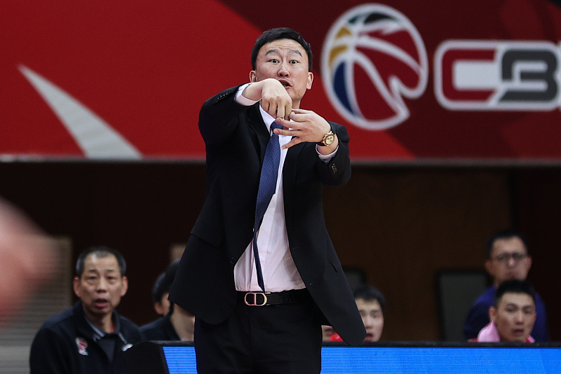 浙江为什么没有nba球馆(浙江离队潮！新晋国手恐投奔恩师，221CM高塔追梦NBA，将迎大变动)