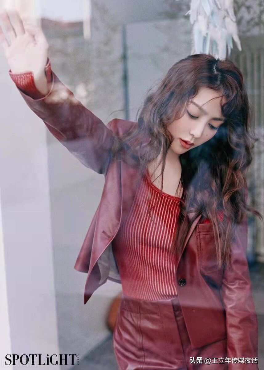 薛凯琪《乘风破浪》录制，明媚大眼清新可爱风