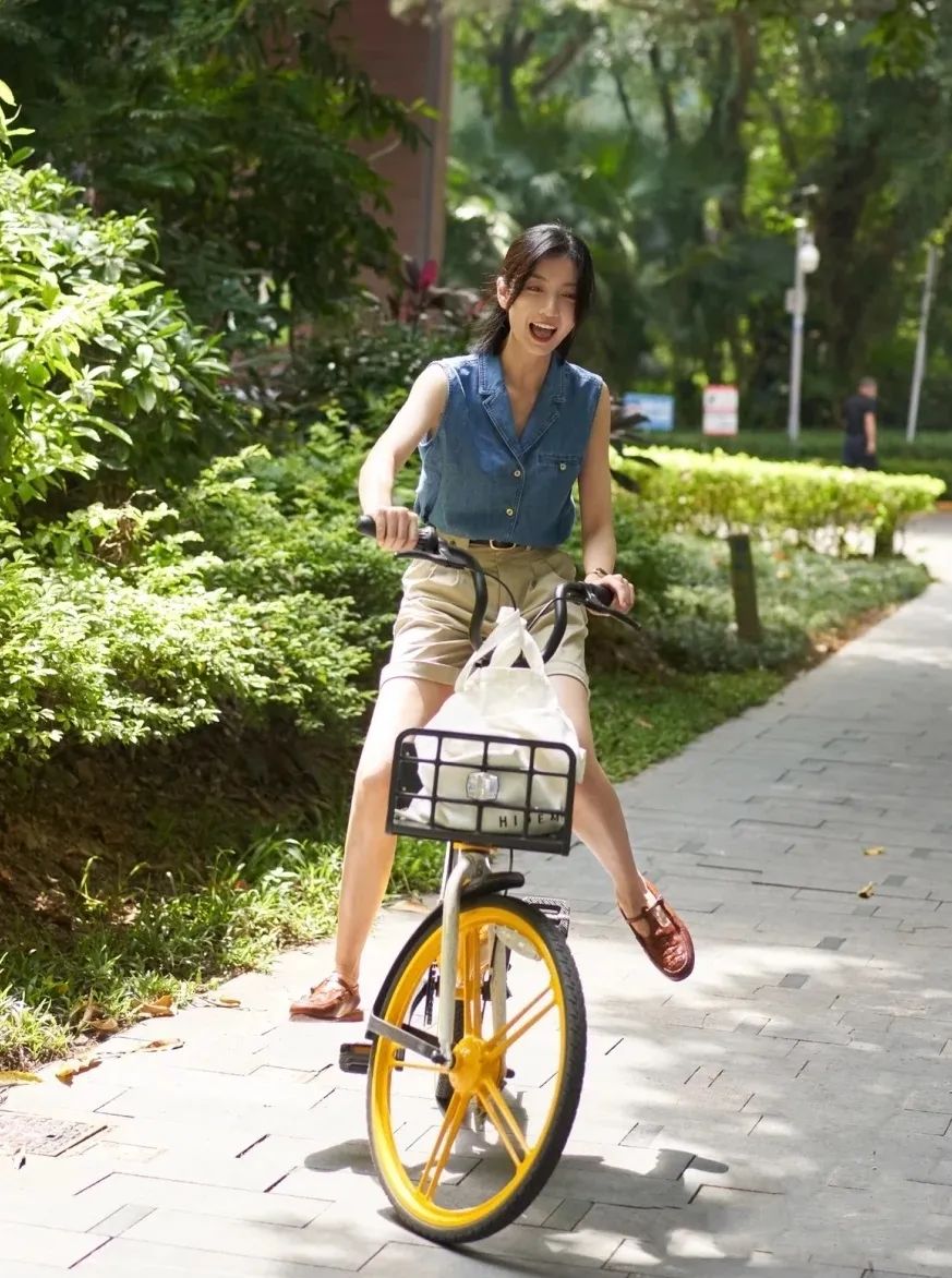 次次艳压00后小花，35岁的杨幂心机在哪儿？