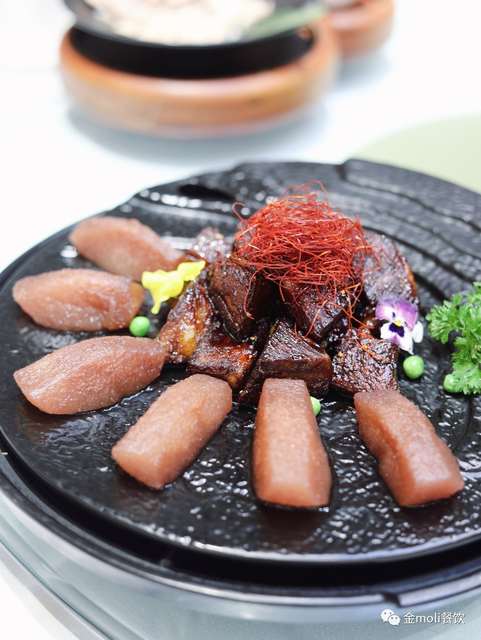 南京招牌菜（29）|中心大酒店招牌菜黑炭和牛肉烹饪经验技艺激发的“本味”