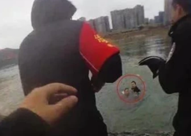 1999年，江苏小伙救下溺水女孩，1年后为何起诉女孩索赔26万？