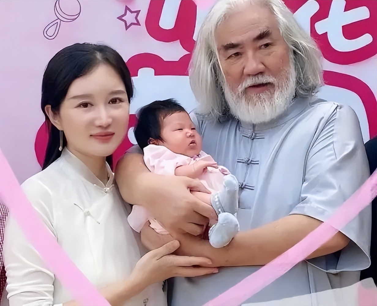 “著名导演”张纪中：3段婚姻，和小31岁娇妻结婚5年，69岁生二胎