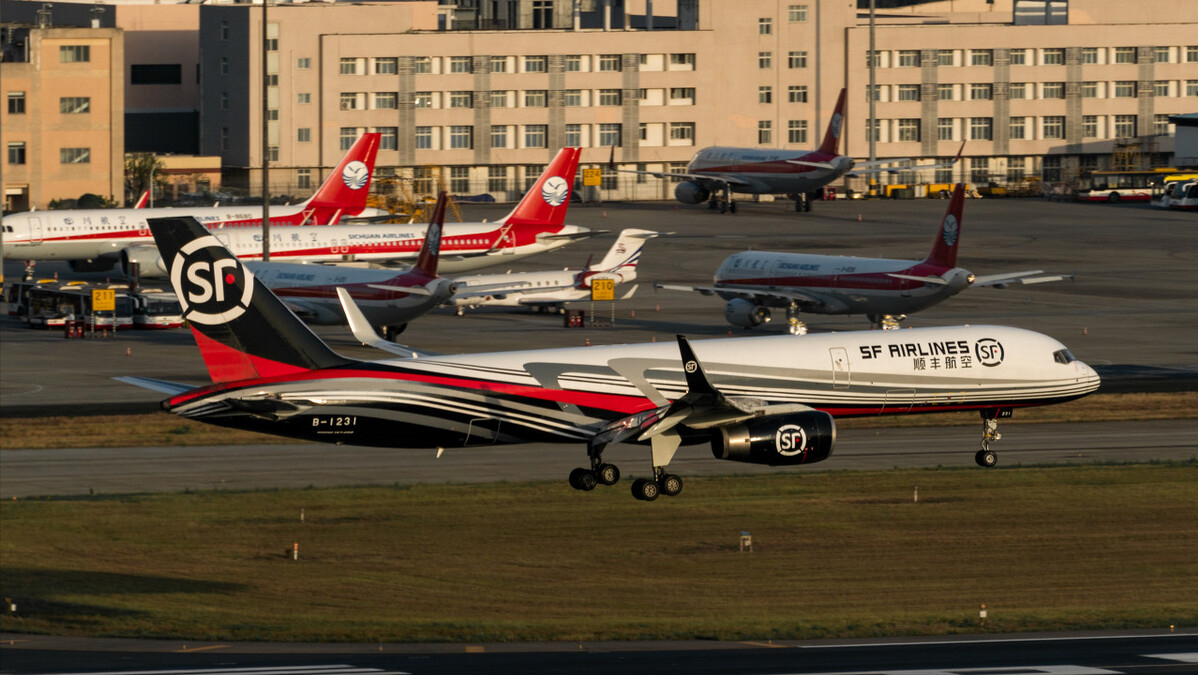 顺丰的飞机到底是从哪里来的?低价包邮货物,它又靠什么盈利?