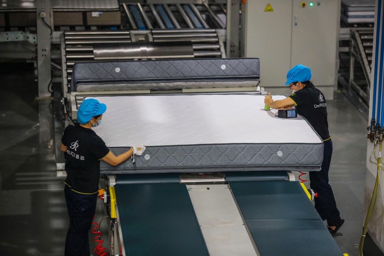 把“让客户满意”做到极致 慕思股份上市敲钟邀请消费者代表登台 要闻 第2张