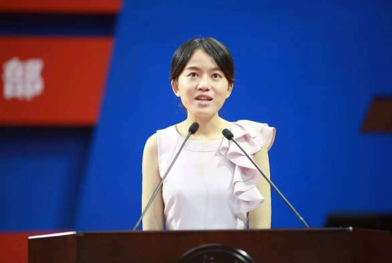 33岁女学霸获浙大长聘教授，温柔气质的外表下，丰富的履历更抢眼