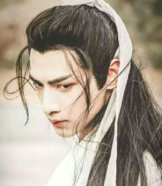 惨男神,那么罗云熙在《香蜜沉沉烬如霜》中饰演的夜神润玉不得不提