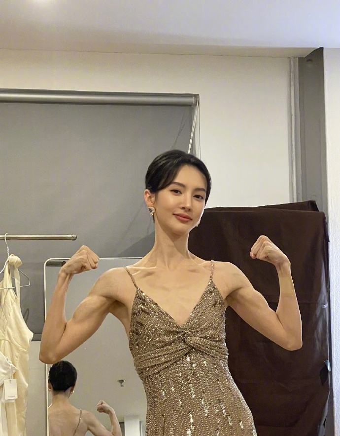 "内卷"下暴瘦的10位女星,有人瘦到22公斤,体力不支只能坐轮椅 原创202