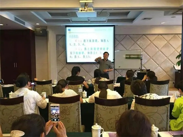 何雪豪：8岁被特招入伍，成为特种兵，学费由国家承担