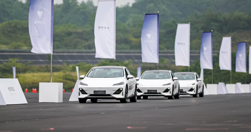 20万级新能源最强登场，深蓝03受到大家关注的因素终于找到了