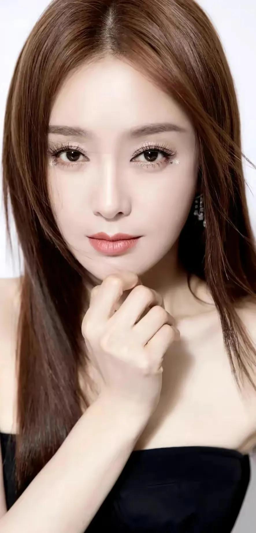 秦岚，气质俱佳，美得不要不要的！为你着迷，爱了爱了