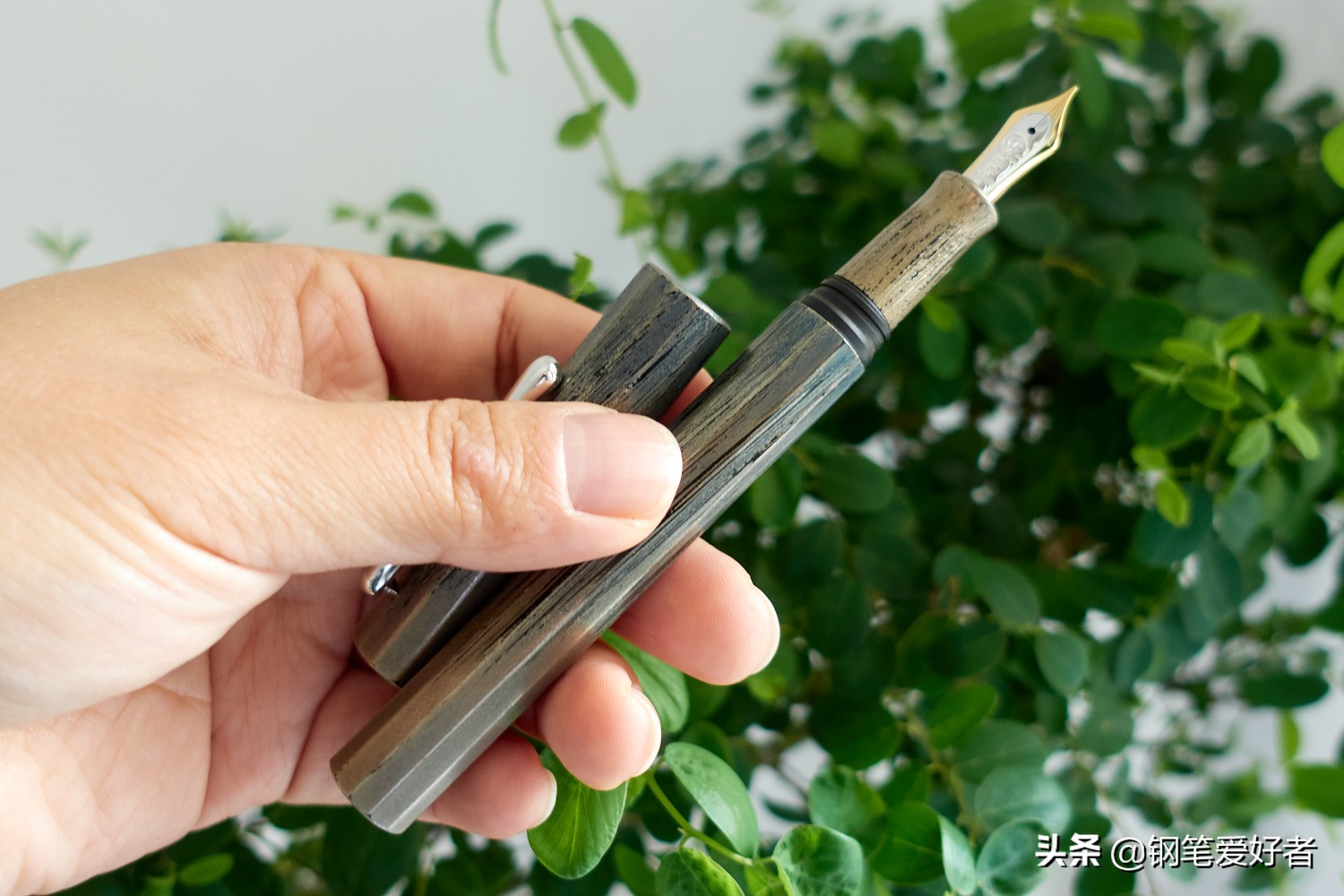 古典技法的现代传承，日本仲林生漆钢笔百工比照14K限定钢笔评测