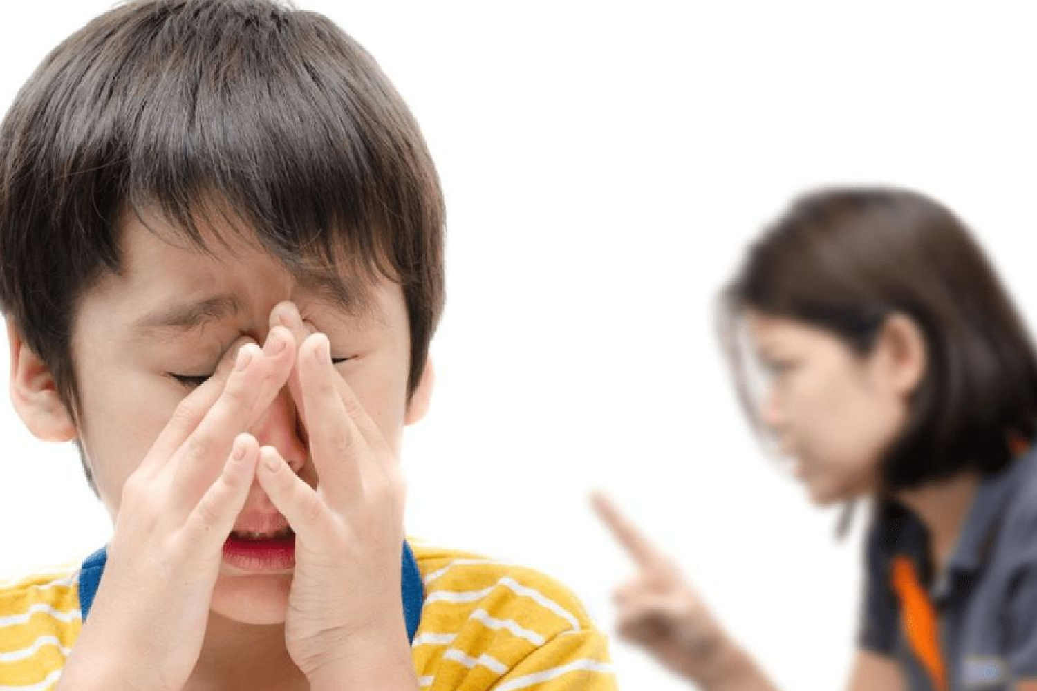 动不动就掉眼泪,委屈也忍着不哭,你家孩子是其中哪一种?