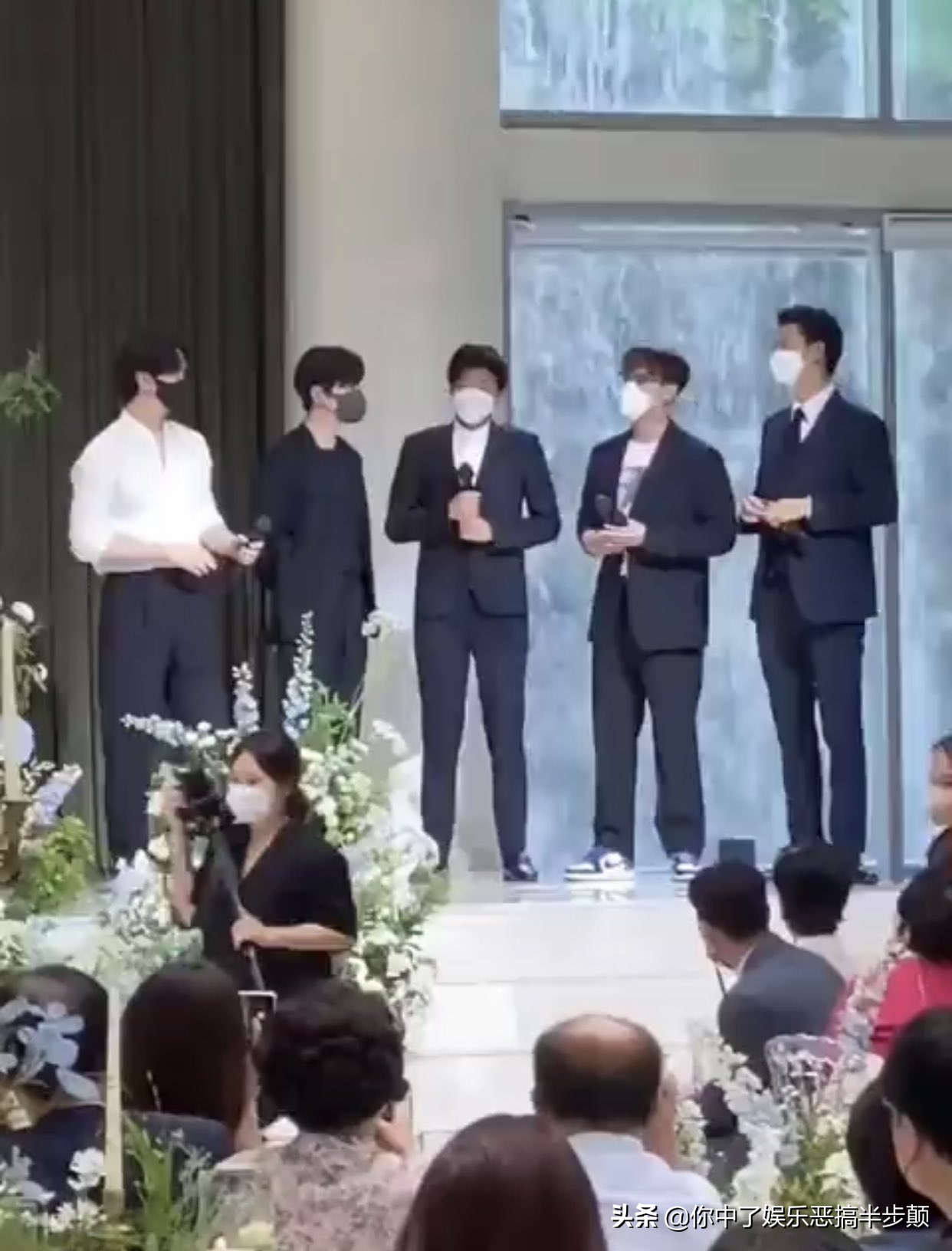 2PM合体出席前经纪人婚礼，献唱经典曲目《10分满分的10分》
