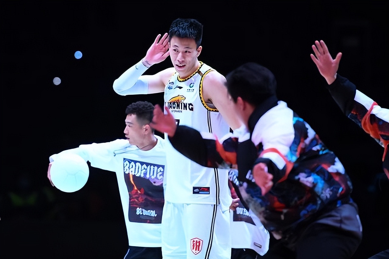 为什么感觉nba防守不行(张镇麟冲击NBA为什么会遭遇失败？NBA球探直接说出了他的弱点)