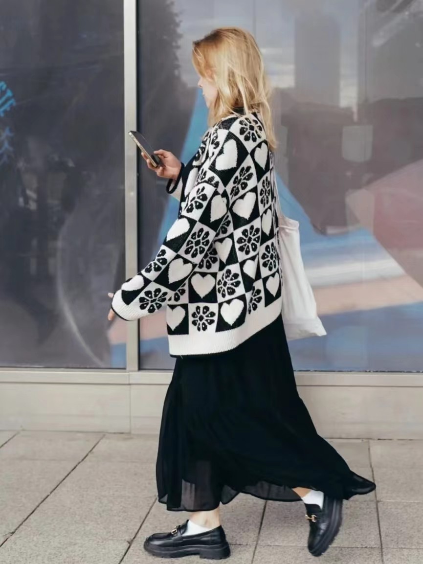 看完九分裤和长半裙穿搭，终于知道，为啥时髦精们扔掉阔腿长裤了