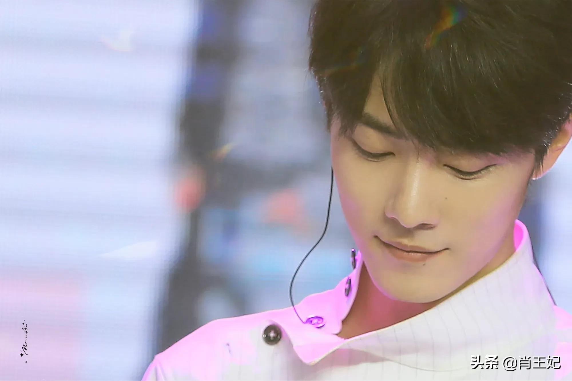 桃桃的一组生图,肖战的眼睛真好看,灵气逼人鲜花与少年绝配