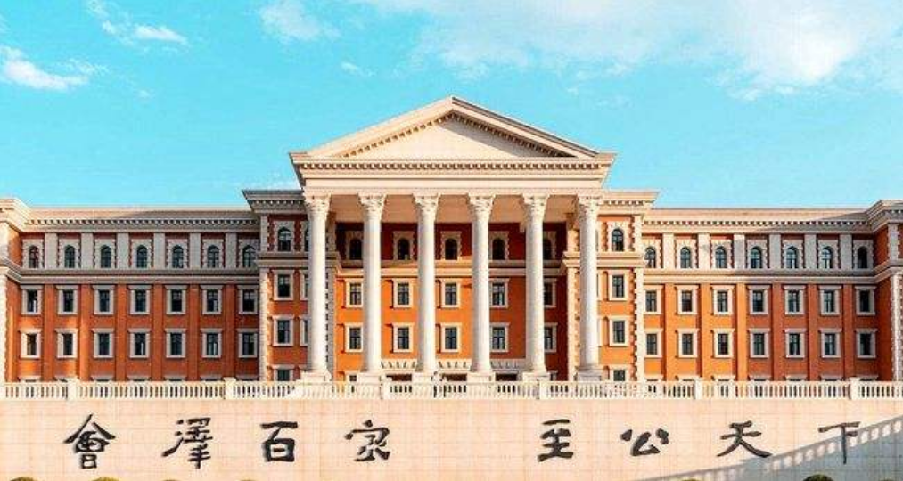 2005年独臂父亲参加家长会被笑话，校长发现父亲是救命恩人后下跪