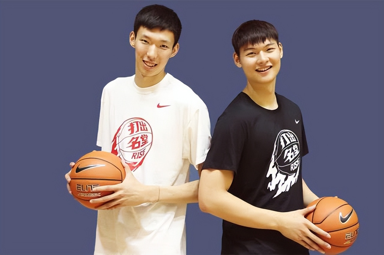 王哲林为什么不打nba(曾凡博求而不得，为什么王哲林被灰熊选中6年，都不去NBA打球？)