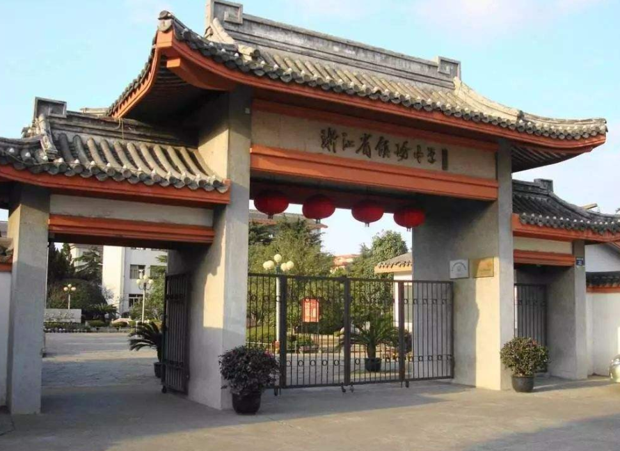 成都七中首次登顶！2025高中排行榜发布，前五名名单看这里。
