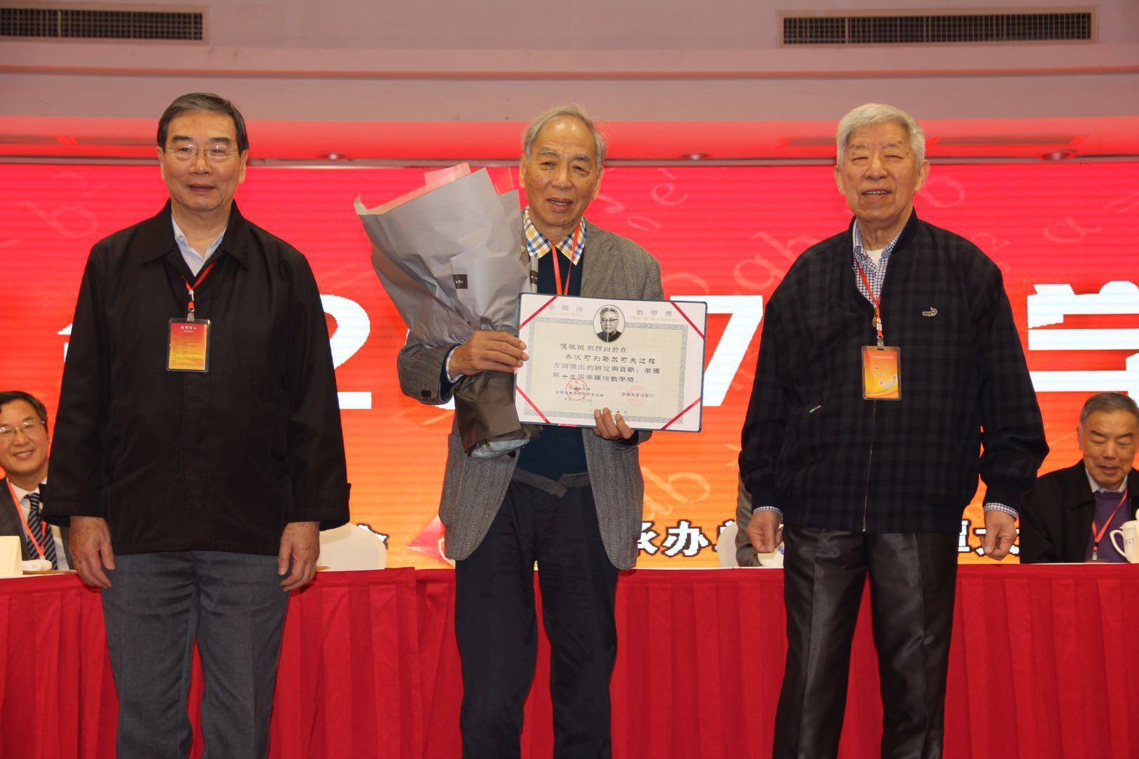 “学渣”逆袭正教授史：22岁攻克世界大难题，23岁升为985教授