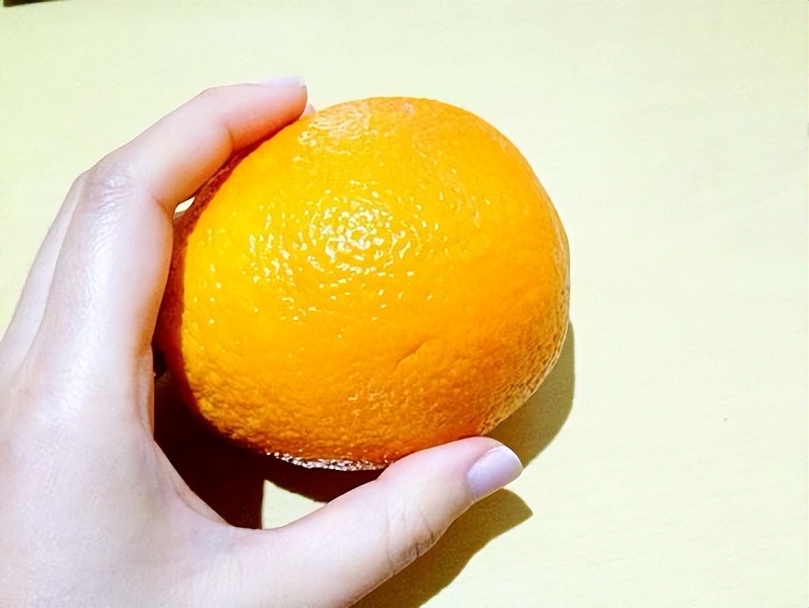 进入夏天后不想做黄脸婆，不妨多吃这4种食物，润肤美颜、气色好