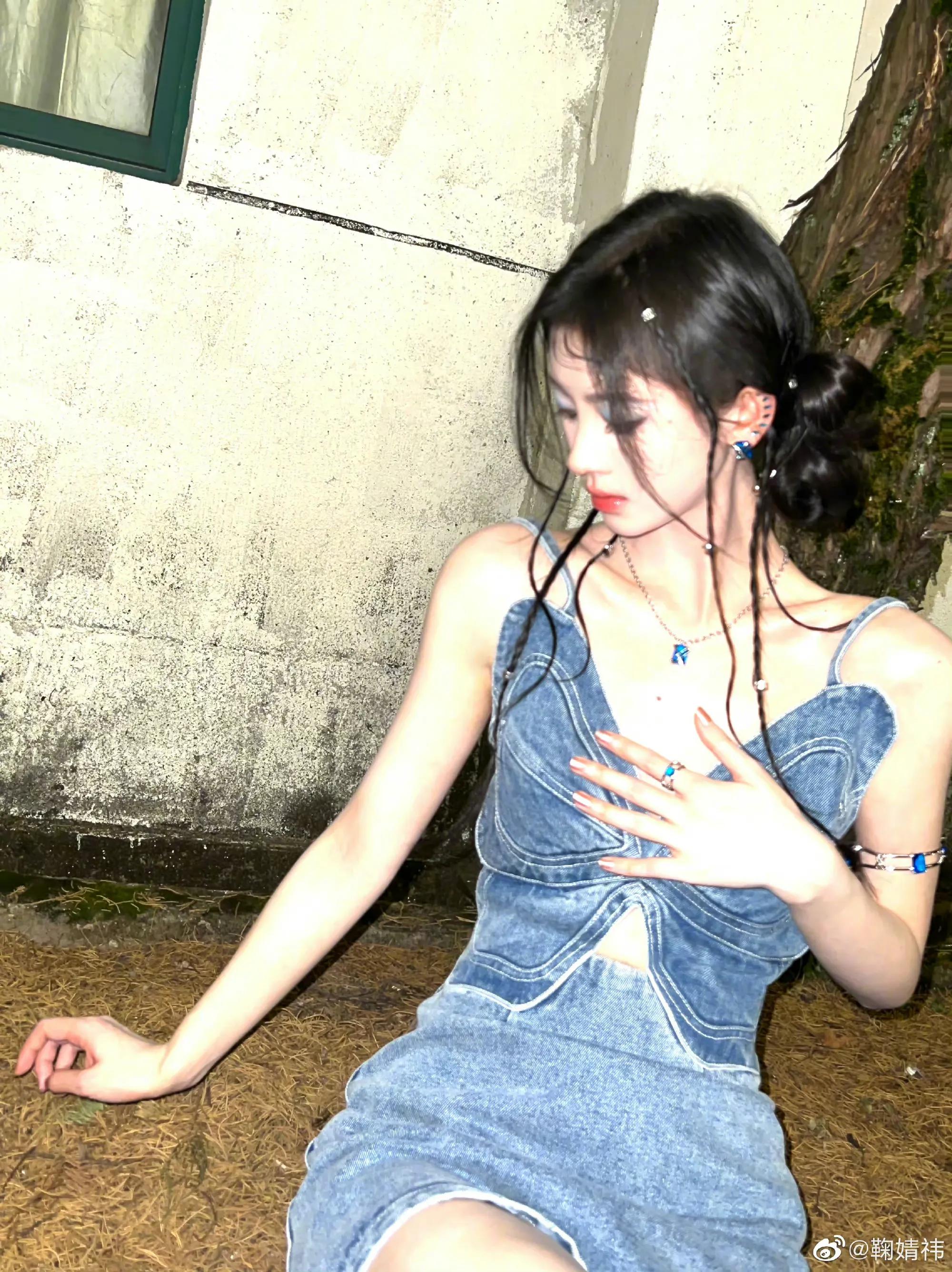 鞠婧祎轻中古质感大片