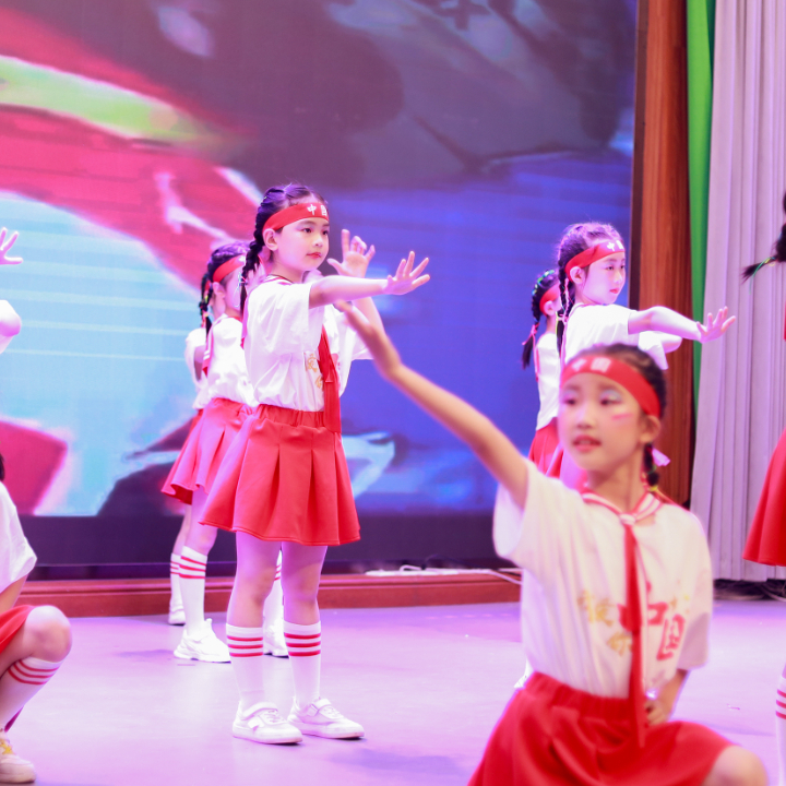 华阳实验小学举行“童星耀五月·艺术绽花开”群舞比赛（续）