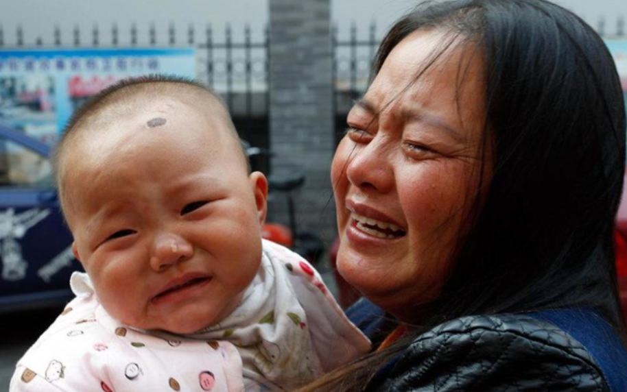 2014年，山东女婴体内“长”16根钢针，得知报警后舅妈服药自杀