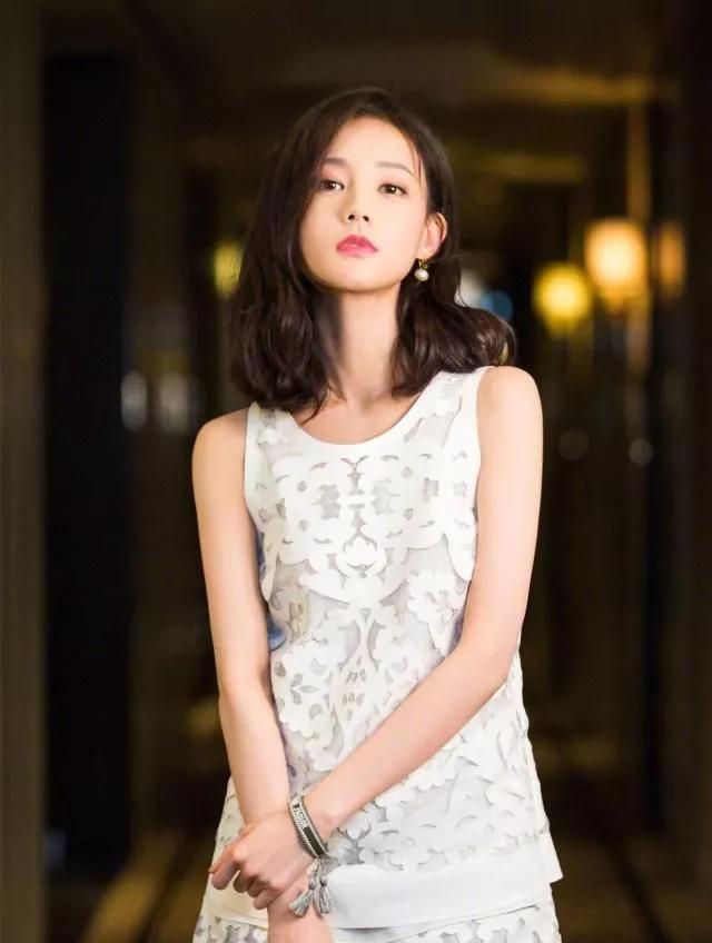 甜美可爱的李一桐