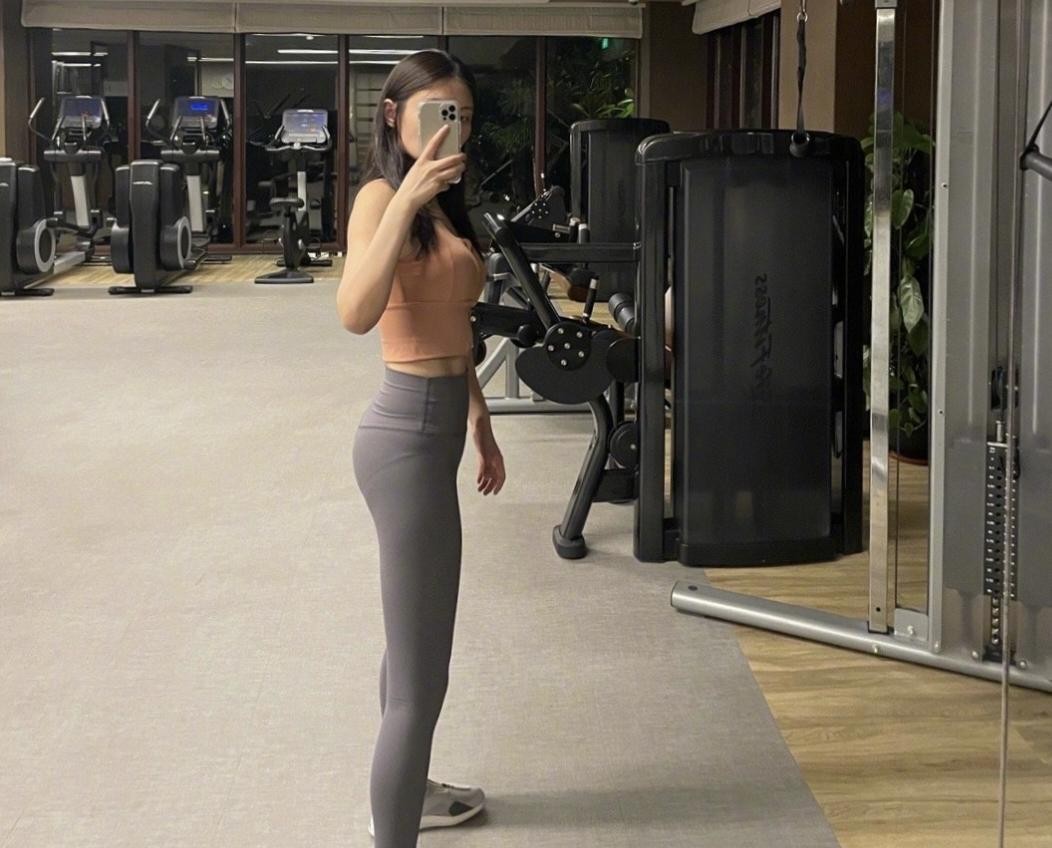 脸和身材判若两人，天使脸魔鬼身材的女明星，有的绝色有的尴尬