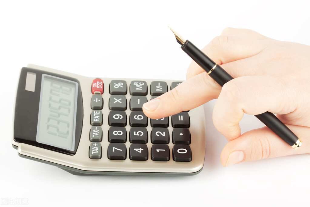 大学生思想品德个人总结（年度学校财务人员个人工作总结）