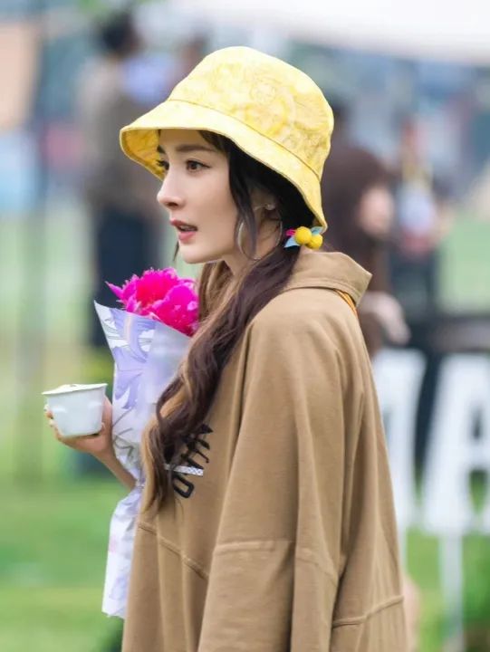 次次艳压00后小花，35岁的杨幂心机在哪儿？