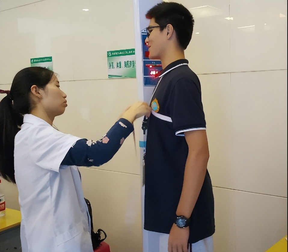 差“1cm”都不行！高考报考身高有硬指标，170cm的男生别轻易报考