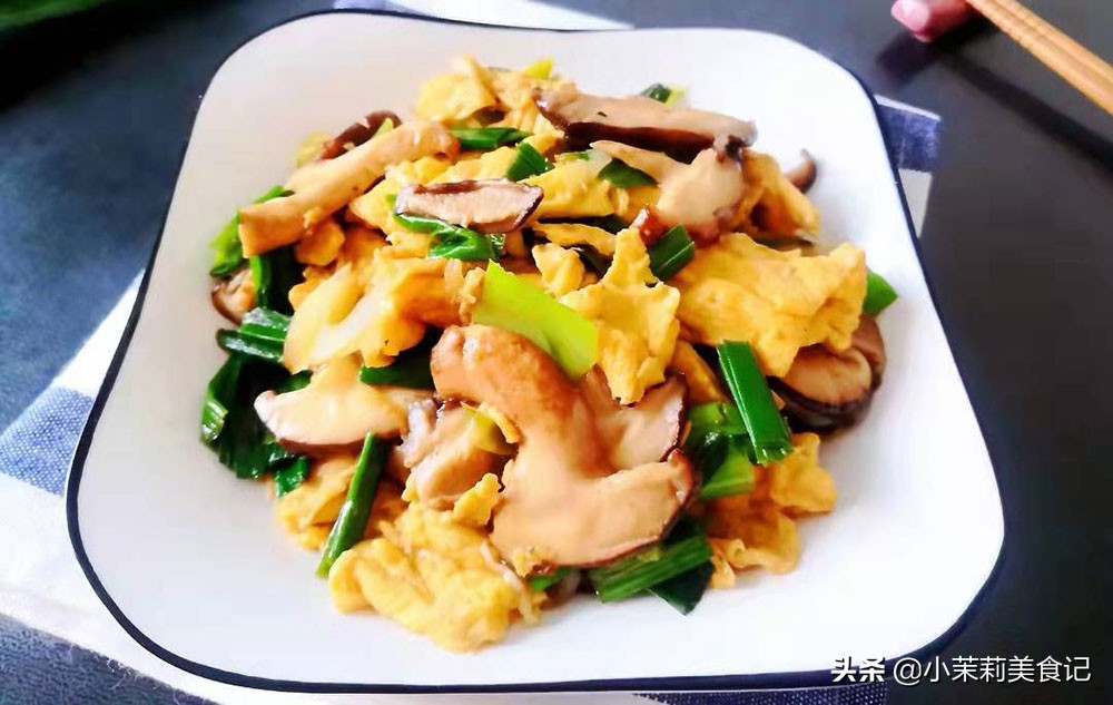 女人25岁以后，别只会敷面膜，多吃“9种”食物，风采动人气色好