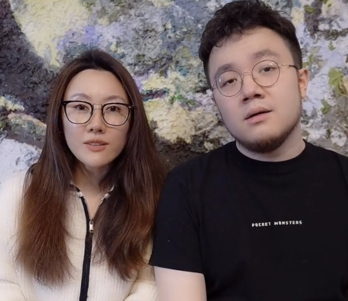 “宋丹丹儿媳”王博谷：嫁小7岁巴图连生两子，和婆婆相处成姐妹