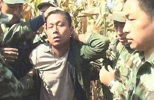 03年警方抓捕杨新海归案，庭审材料高达半米，专案组：有仇女心理