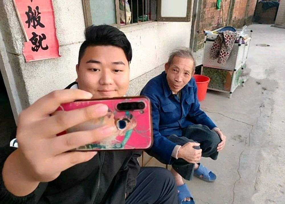 全红婵50万豪车闲置在家8个月，哥哥常打理，弟弟妹妹也开始跳水